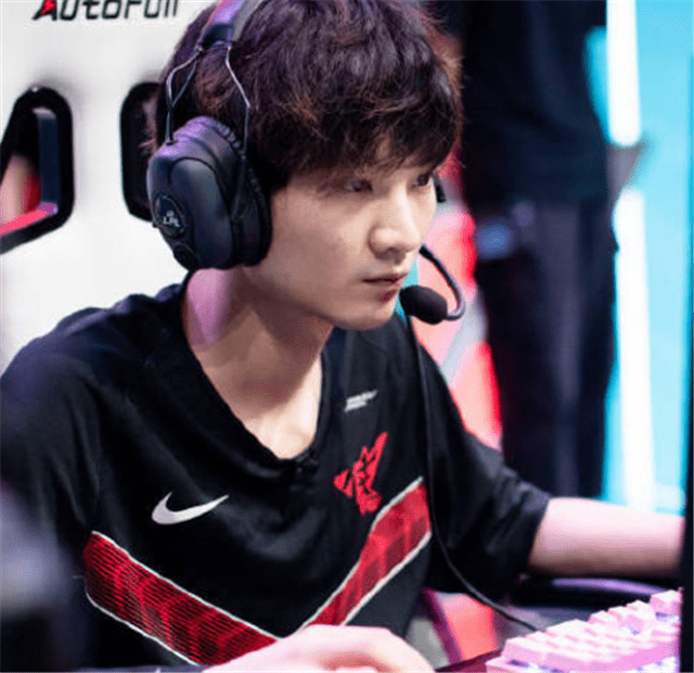 为保住自己的职业生涯haro急忙改口那两个字只是用来气女友