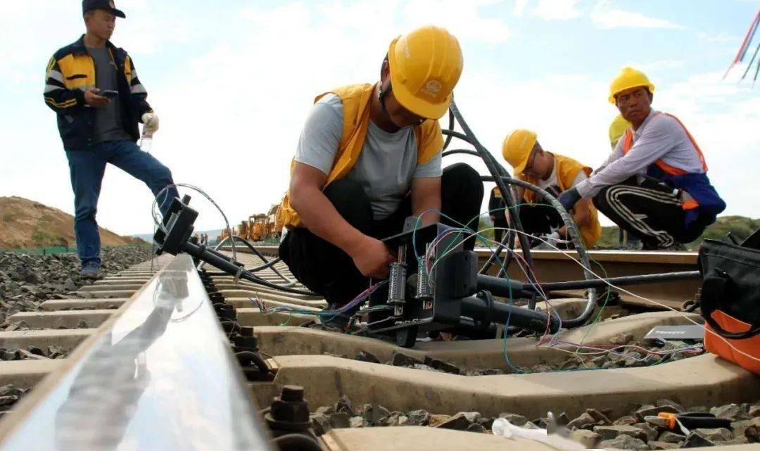 股道線路首個站改工程第一步施工順利完成標誌著集通鐵路電氣化改造