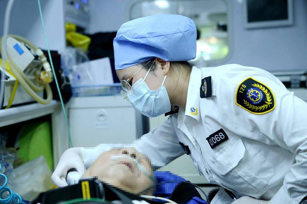 直击上海120急救女医生与生命赛跑的一夜酒鬼是她周末夜