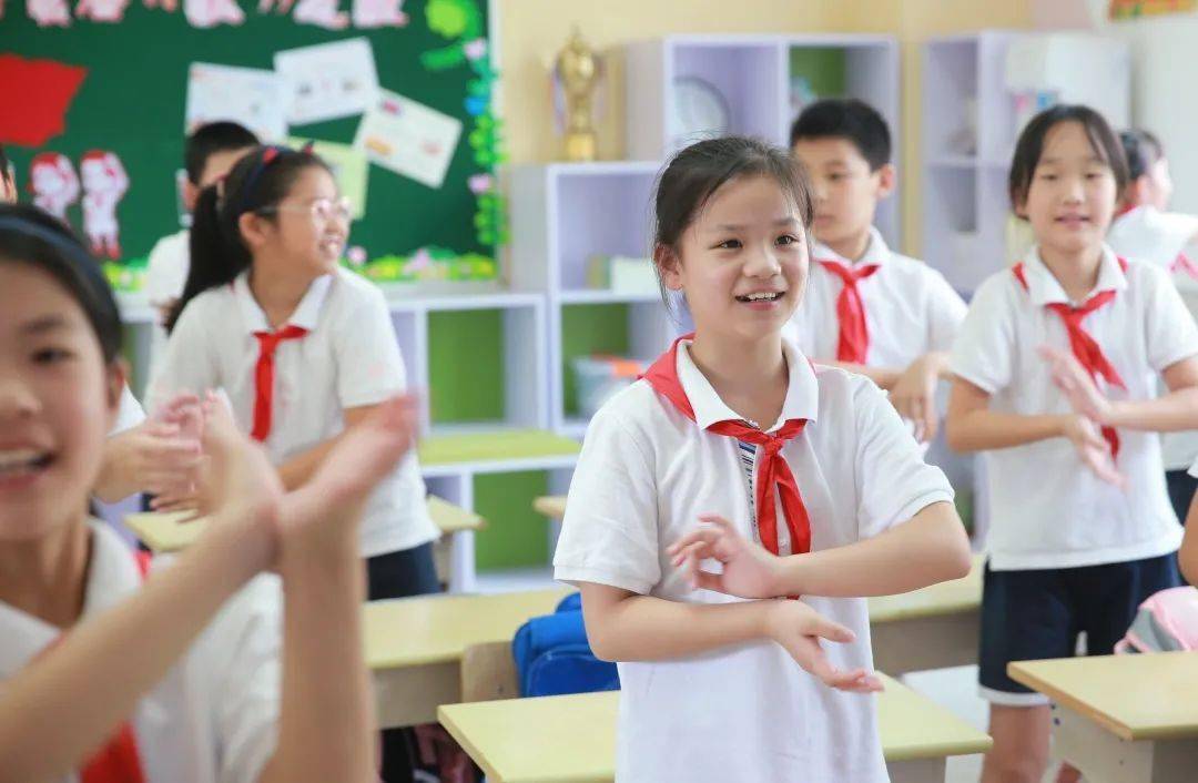 cetv1直播报道共扬四史之帆新启后浪之航田园外小开学第一课