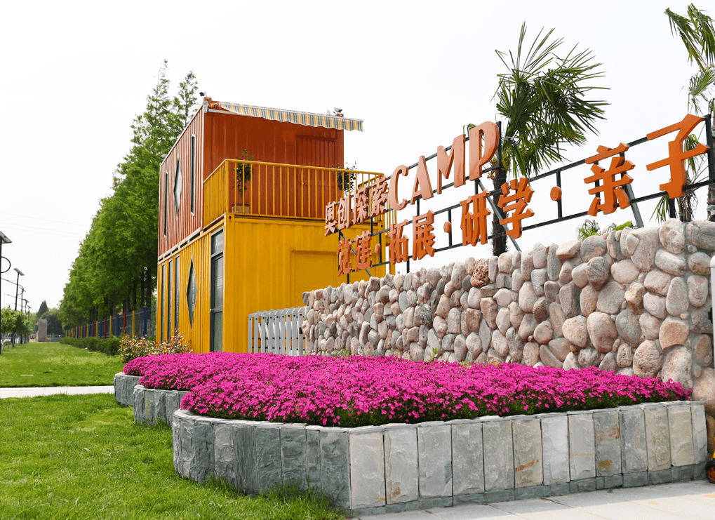 随着斗村奥创户外休闲拓展基地,溜坝生态园,风力发电等优质旅游项目