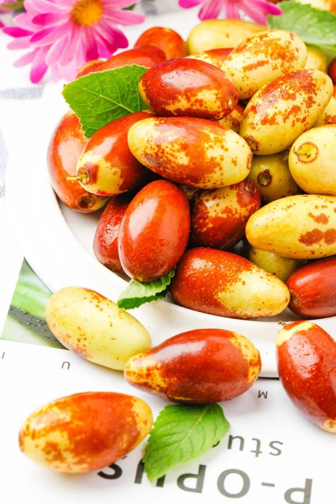 秋来红枣压枝繁,堆向君家白玉盘_枣子