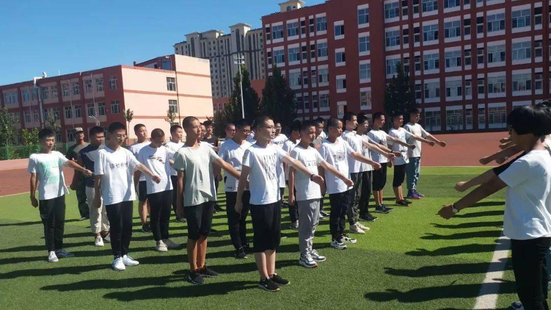 开学第一课赞皇中学召开2020级新生军训动员大会