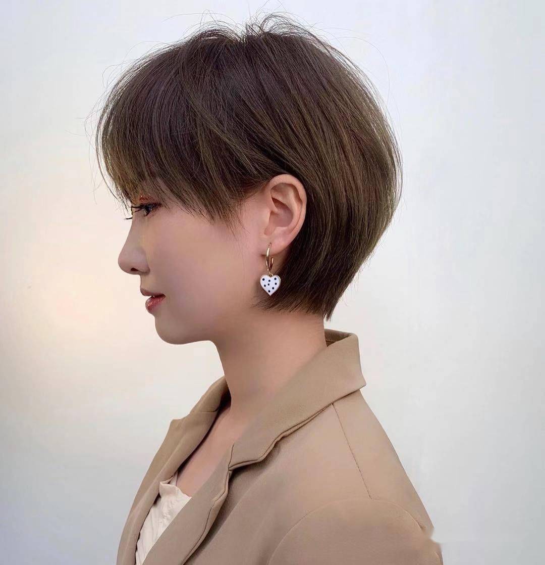 2021露耳短发发型女图片