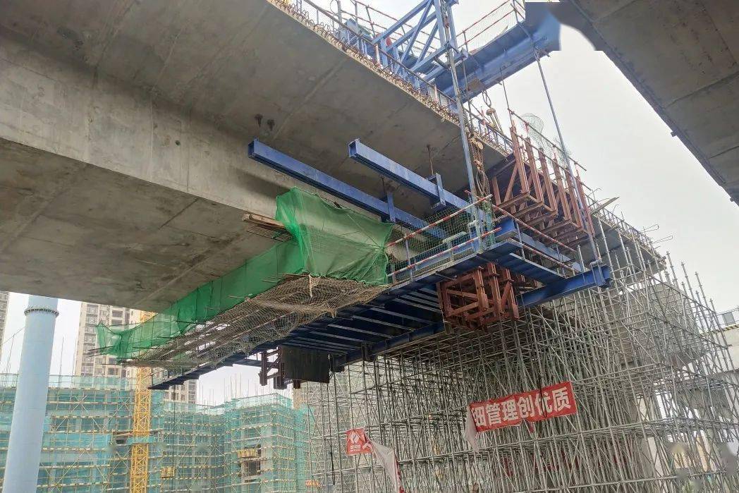 广东江门五邑路项目新礼大桥首个边跨合龙段浇筑完成