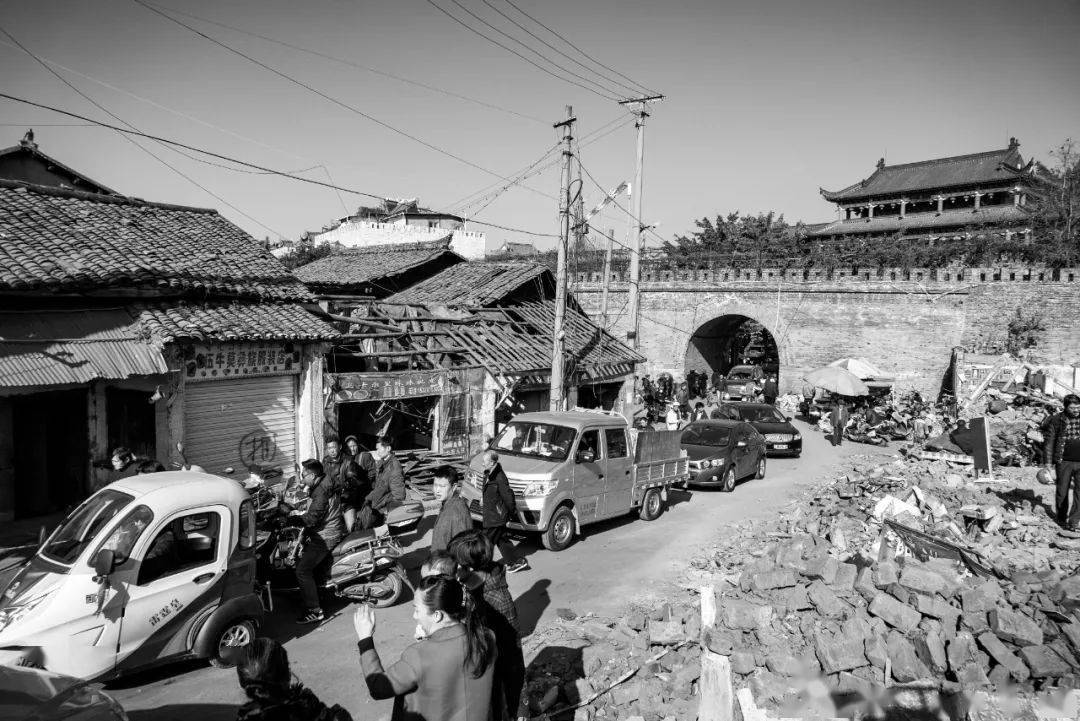 民国《西昌县志·地理志·河流》说西河"与怀远河夹城而流.