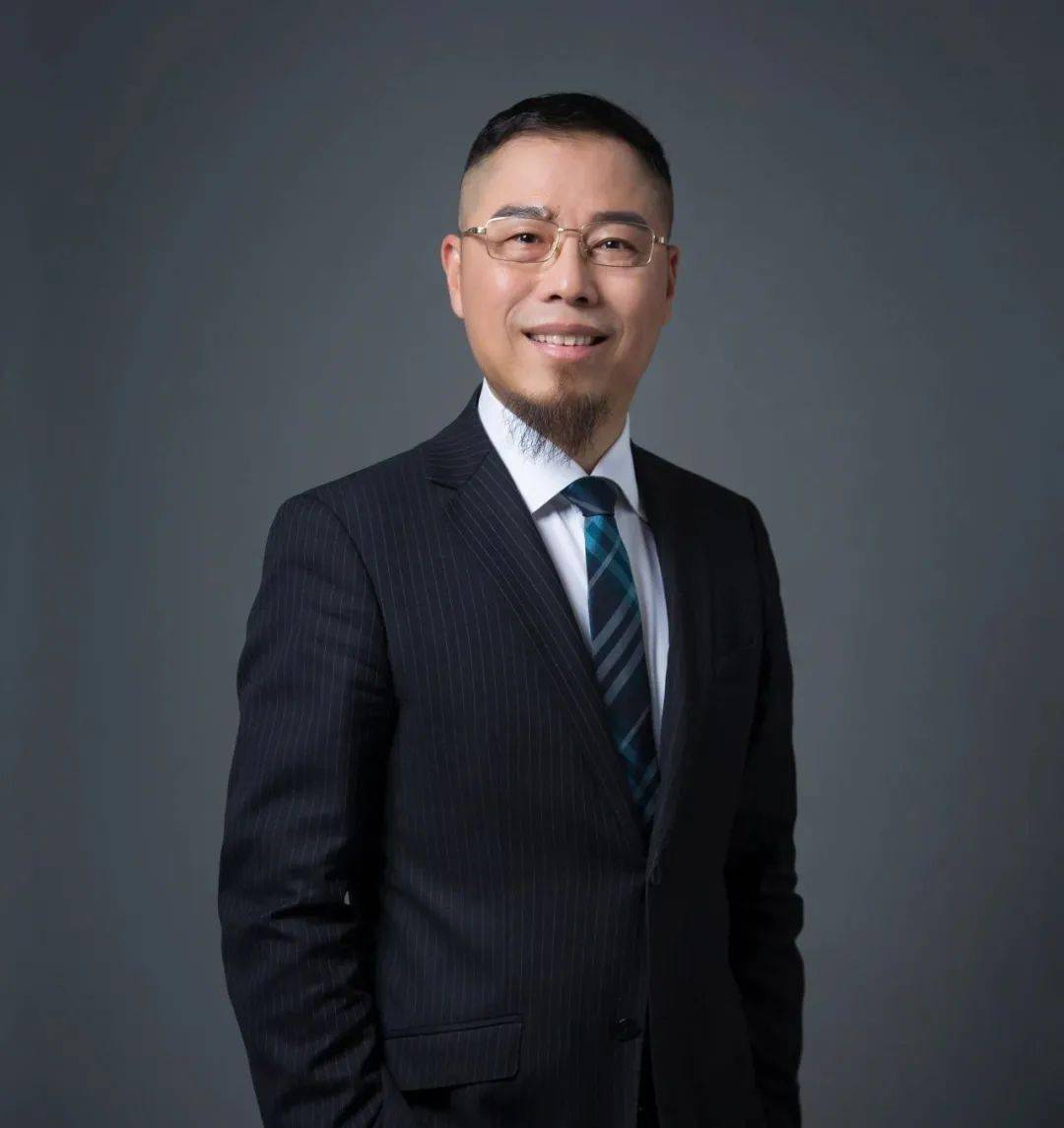 "联合能源集团有限公司副总裁兼总法律顾问张伟华总结道,"选择律师