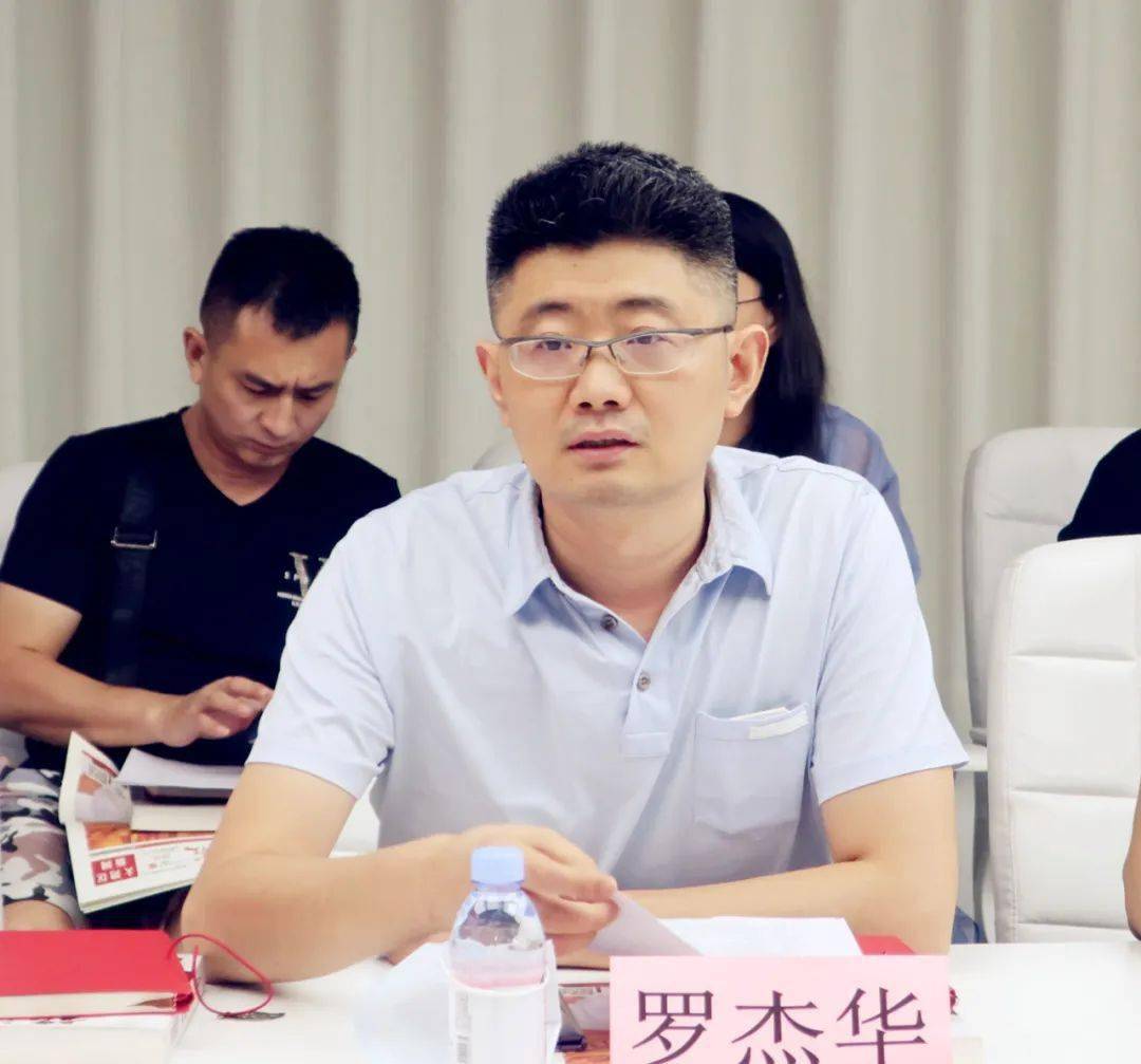 服装服饰专委会筹备组组长,常务副会长罗杰华,专职执