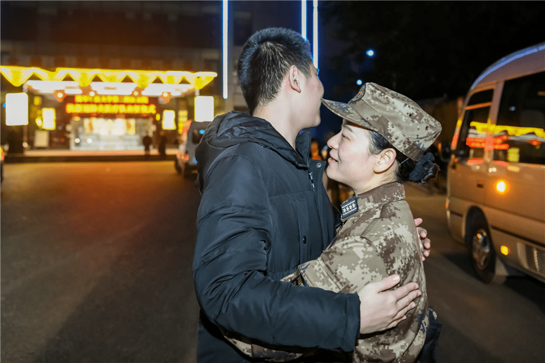 回眸丨3个月,20张图,记录白衣战士“战疫”温暖瞬间