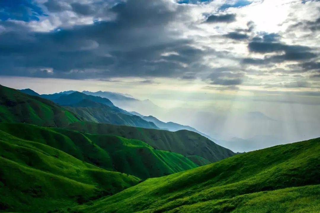 end -图片|武功山合作摄影师文|欧阳梦婷 黄露来源:武功山返回搜狐