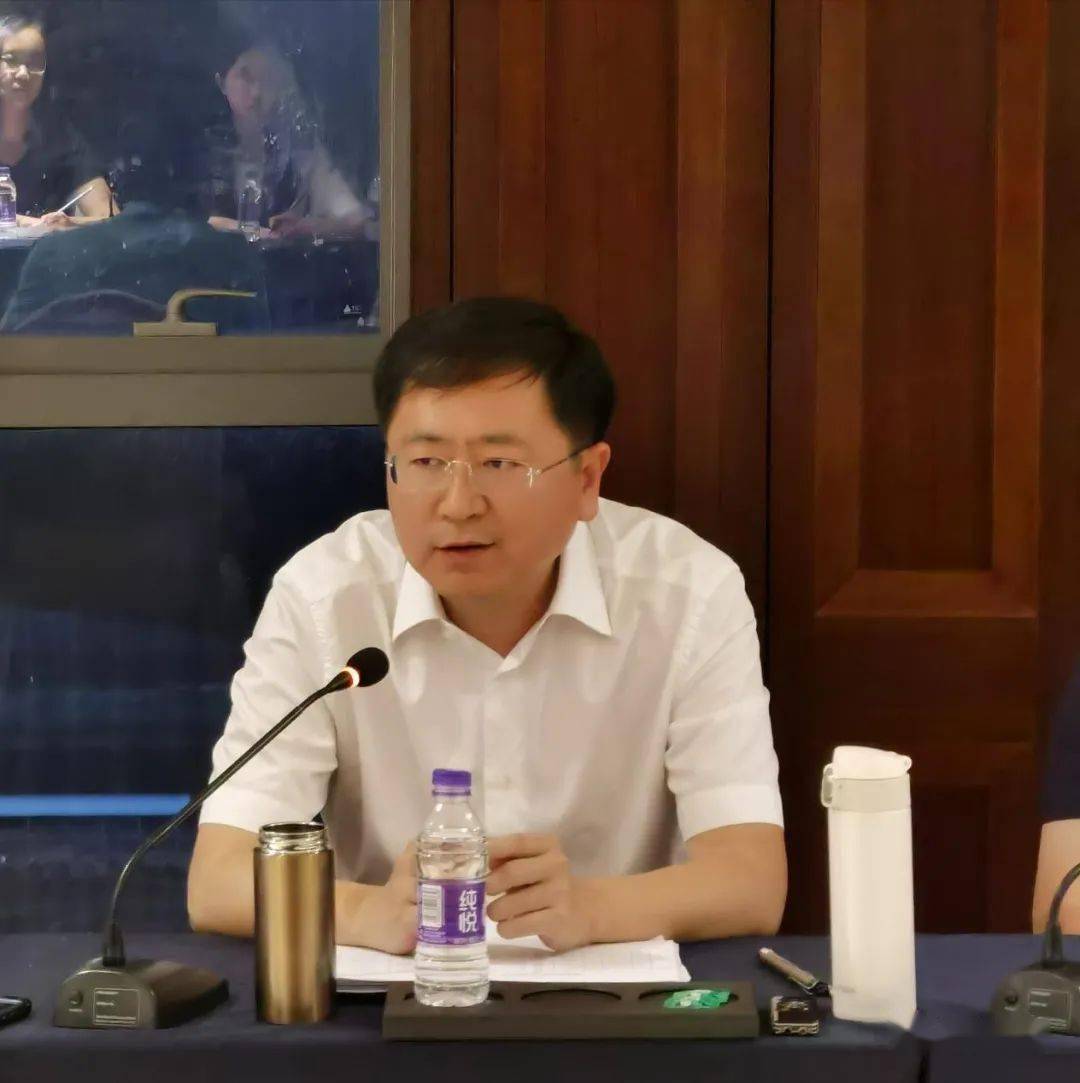 市委书记陈林松与青年干部培训班学员座谈