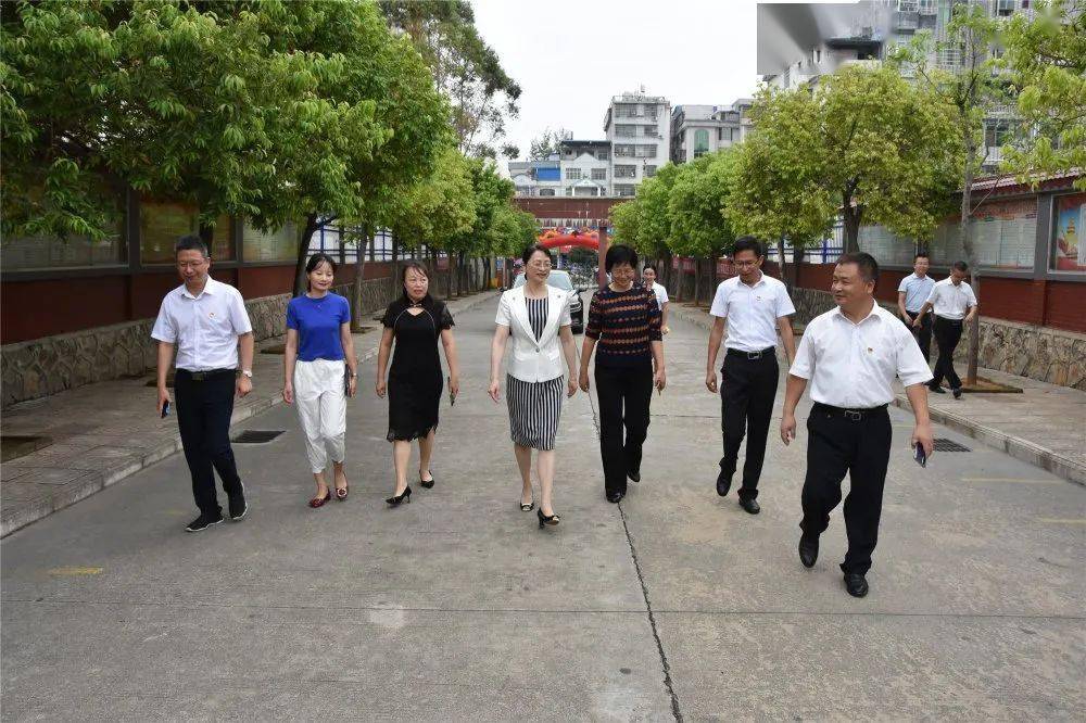 情系教师节关怀暖心间陈黎县长一行走访慰问兴国五小实验小学兴国七小