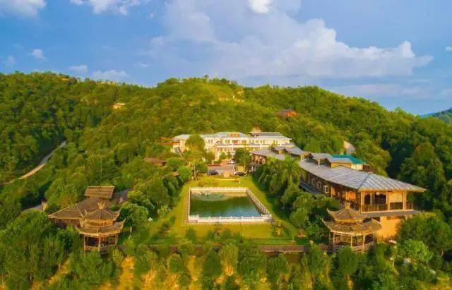 去康养胜地听溪流潺潺,看日落.全家耍开心!