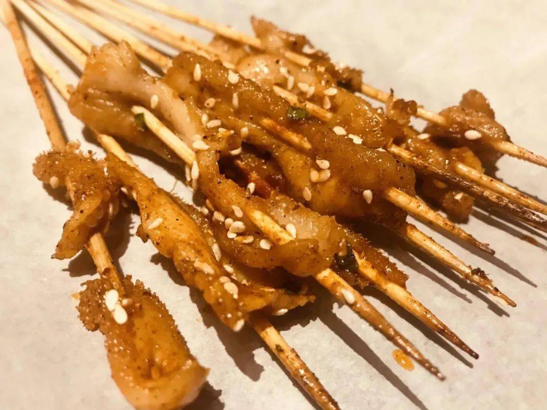 新郑夜市界的宝藏小店烤串生蚝啤酒随便喝绝对让你蚝无抵抗力