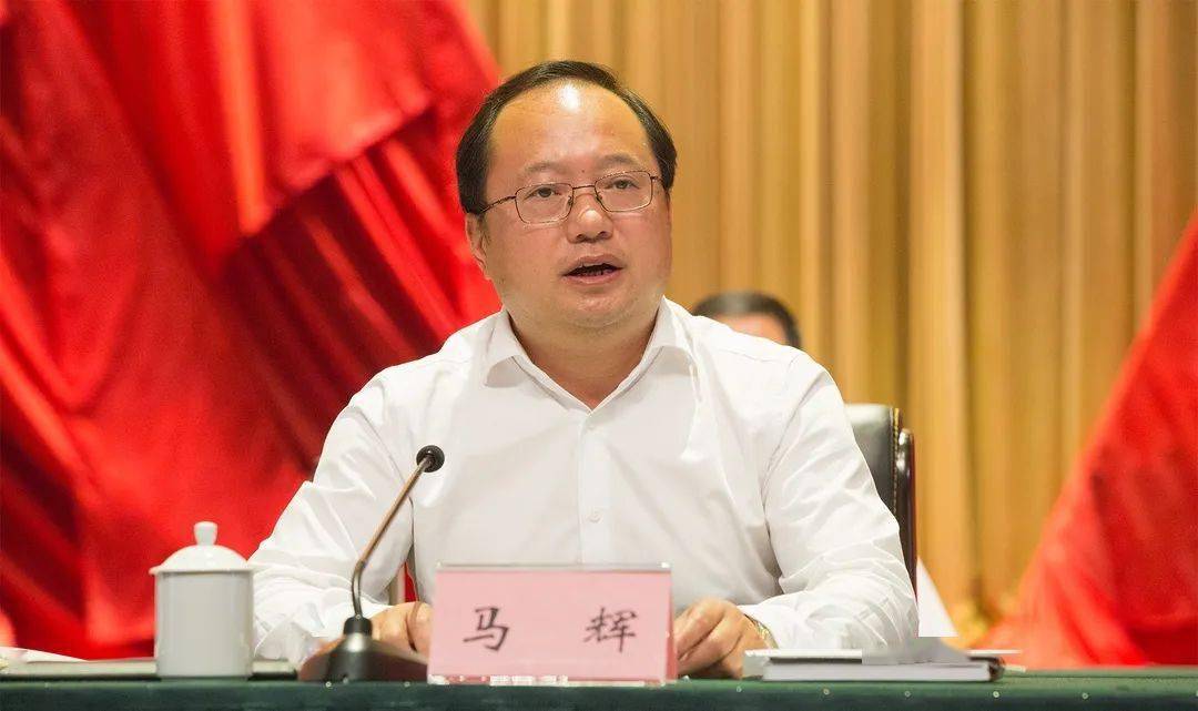 马辉在会上代表中共西昌市委,市人大常委会,市政府,市政协,向广大教育