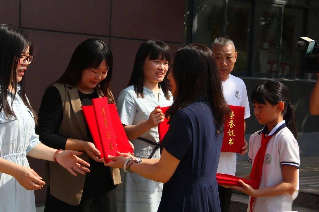 黄台小学的毕业的照片图片