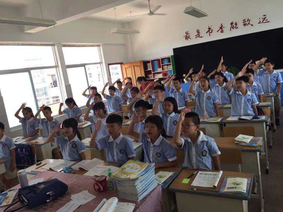 学生风采虹水悠悠南桥新韵虹桥镇第一小学2020年秋季开学典礼