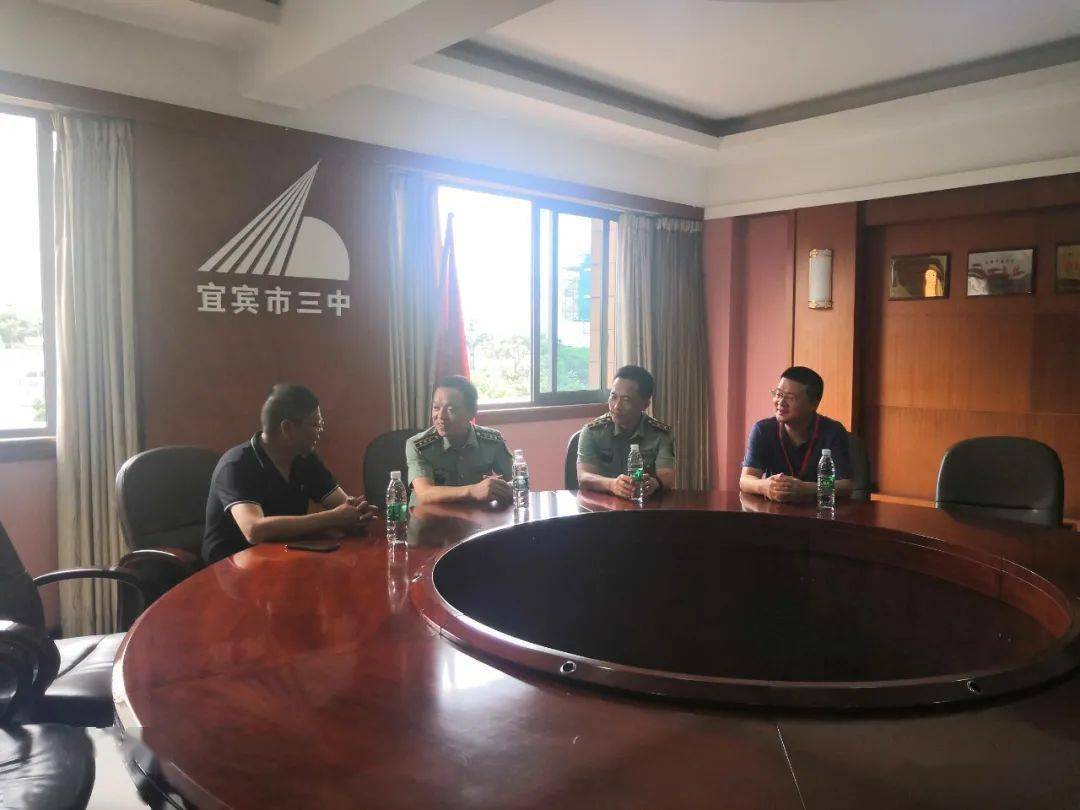 慰问教职员工,常态军民共建  ——63819部队领导关心宜宾三中发展