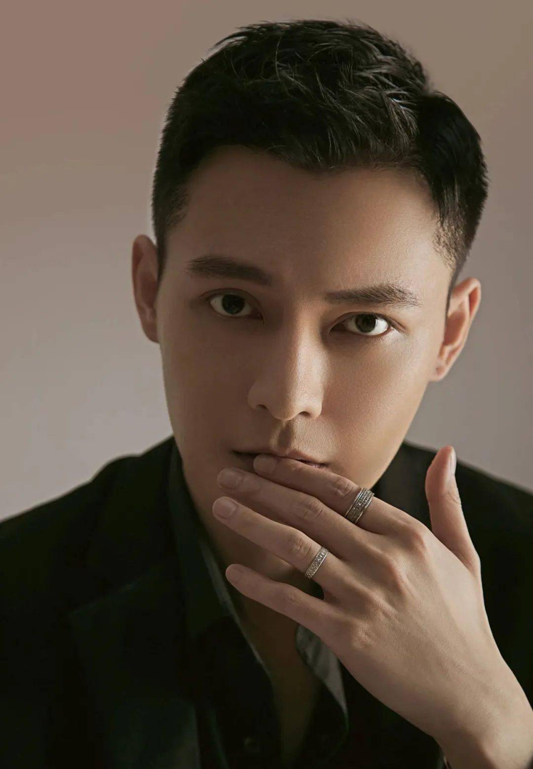 冯铭潮给你一个与众不同的温柔霸总