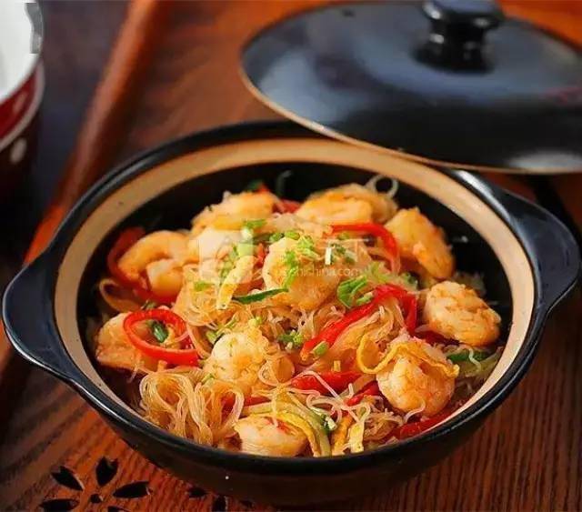 五彩虾仁粉丝煲没有米饭也能吃完一整锅