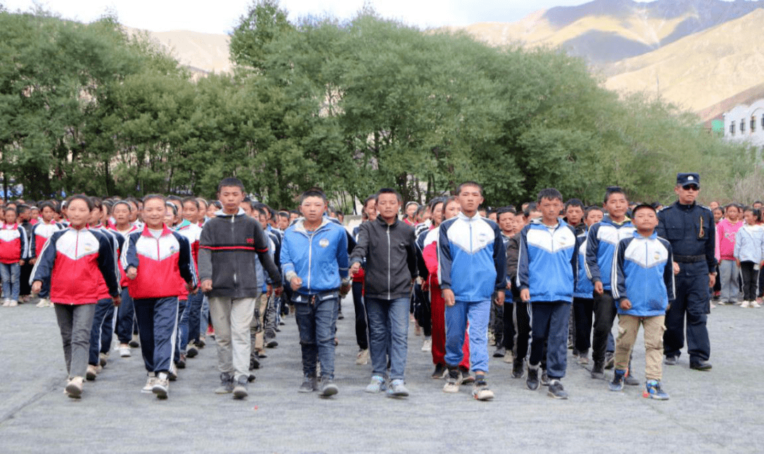 【军训】白朗县公安局开展中学新生军训活动