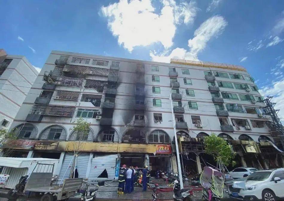 场面太吓人珠海一地发生爆炸事件现场一片狼藉3人因此受伤