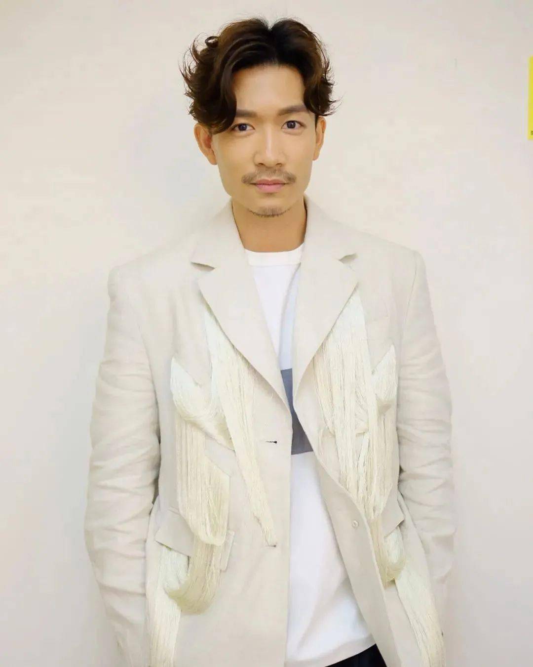 tvb孖仔前途大不同!一个专一暖男,一个衰花心遭tvb踢走_2014年