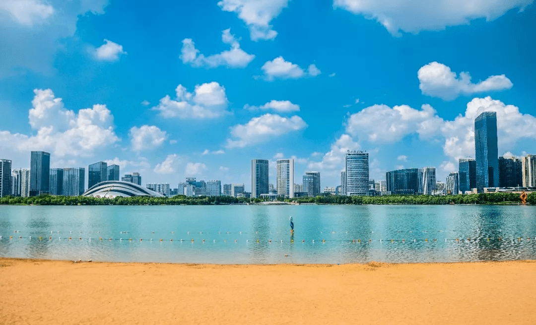 天鹅湖公园是安徽省开放式公园,合肥市重要地标之一.