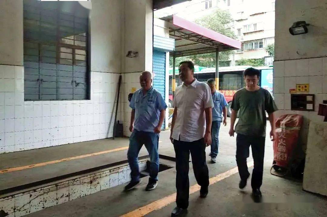 市交通运输局党组书记局长彭仁来一行到洛阳公交公司督查全国文明城市