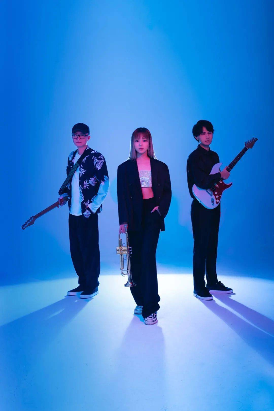 令人好奇的除了两支乐队的现场会碰撞出什么火花北京"倒立"之旅马上