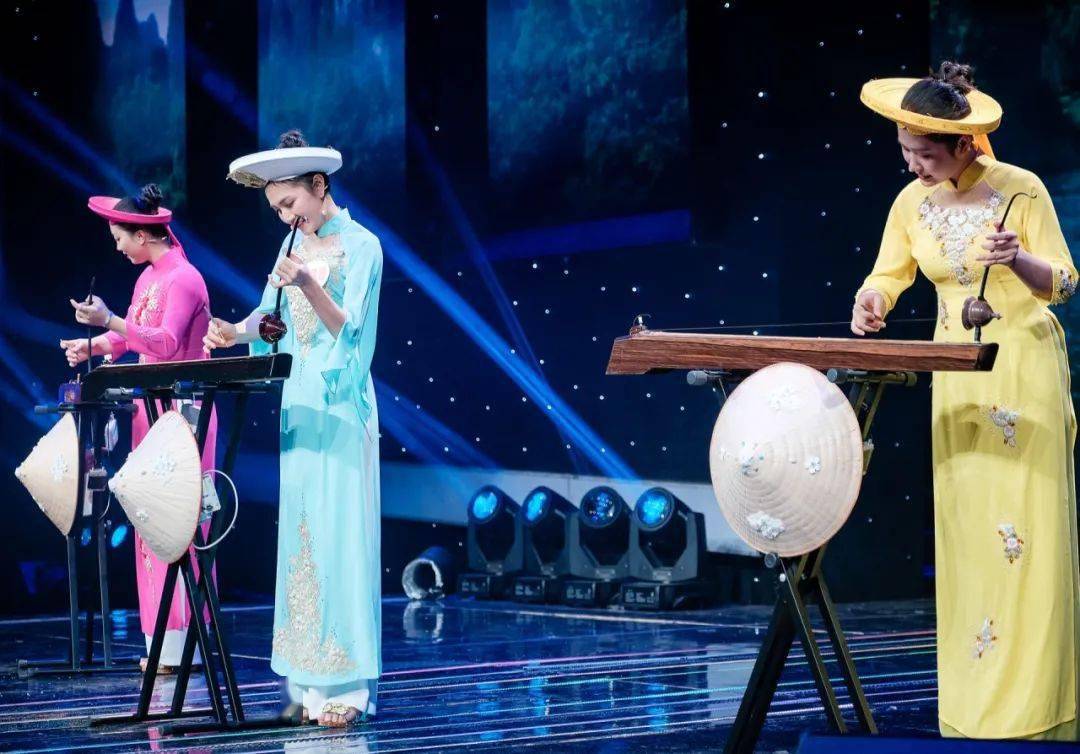 上演,惊艳舞台一根弦奏出天籁之音别具艺术魅力的京族独弦琴曼妙音色