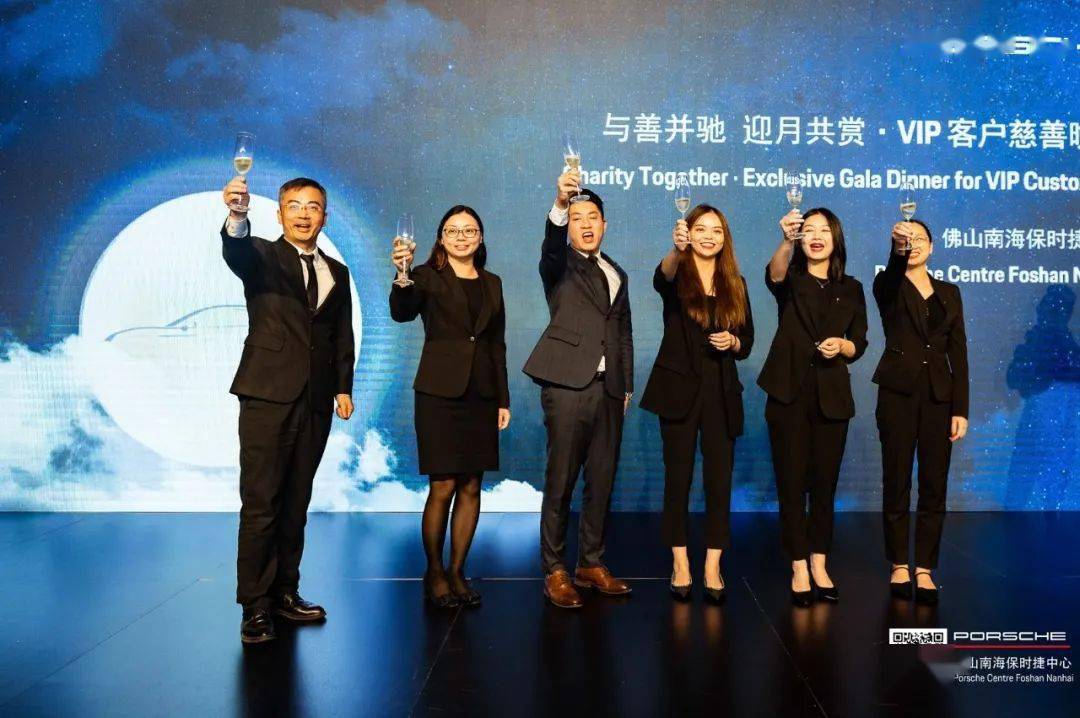 经理为晚宴活动再添声色联袂进行主持以及佛山知名主持人邝子陵小姐晚