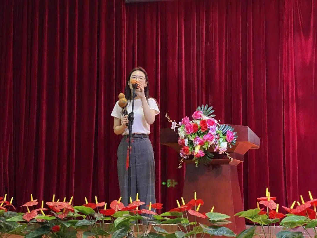 青岛广雅中学隆重举行燃烧激情建功广雅庆祝教师节大会暨青年教师成长