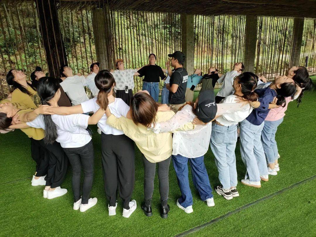 乐贝儿幼儿园老师户外团建一天放松身心培养团队协作能力