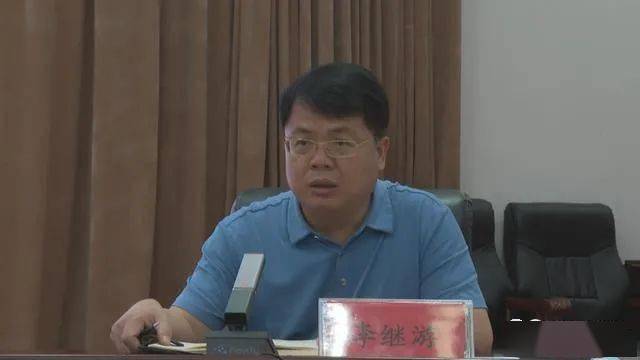 培训会上,河南省爱卫办特聘国家级创卫专家武文应邀就创卫工作进行了