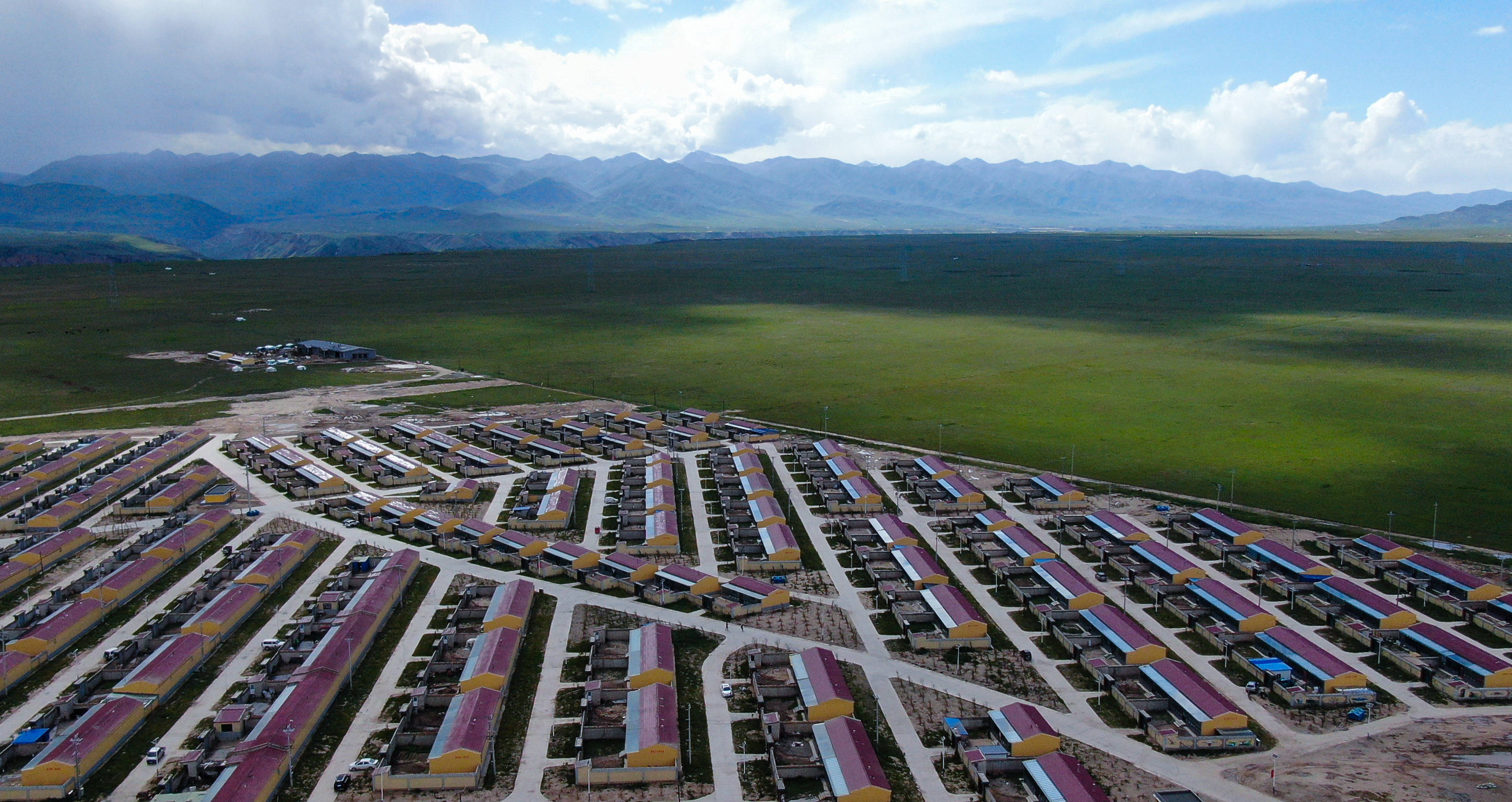 青海省海南藏族自治州兴海县安多民俗文化村(8月18日摄,无人机照片)