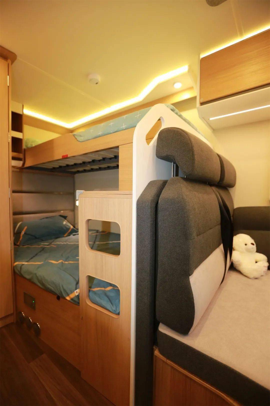 国六汽油自动挡房车!福特c520房车,尊行版/悦旅版;好开易停太热销!