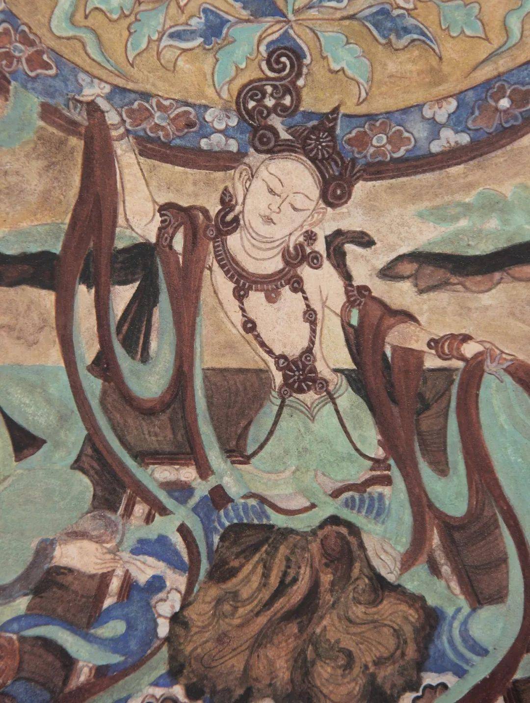 此外,还有一种观点认为,敦煌壁画中的飞天主要是由诸天中的乾达婆和紧