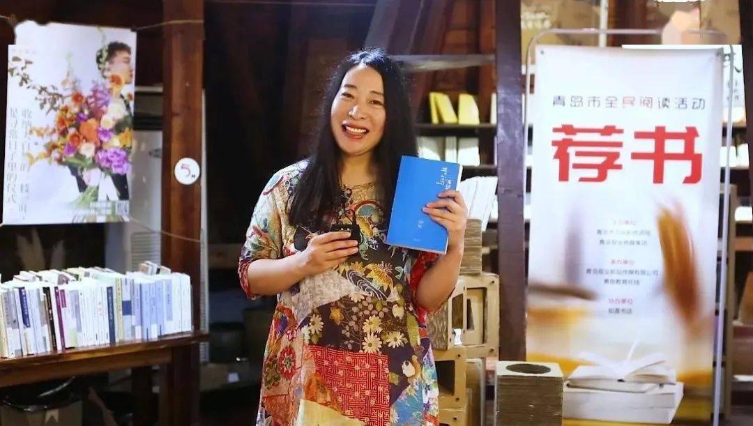 阿占,毕业于苏州大学艺术学院,中国作家协会会员.出版文学作品十余部.