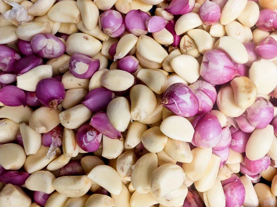 大蒜到底买紫皮的还是买白皮的?原来区别这么大,别再买错了!