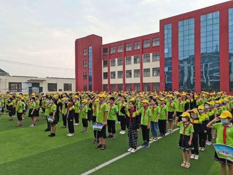 开启新希望承载新梦想益民小学北校区开学升旗仪式