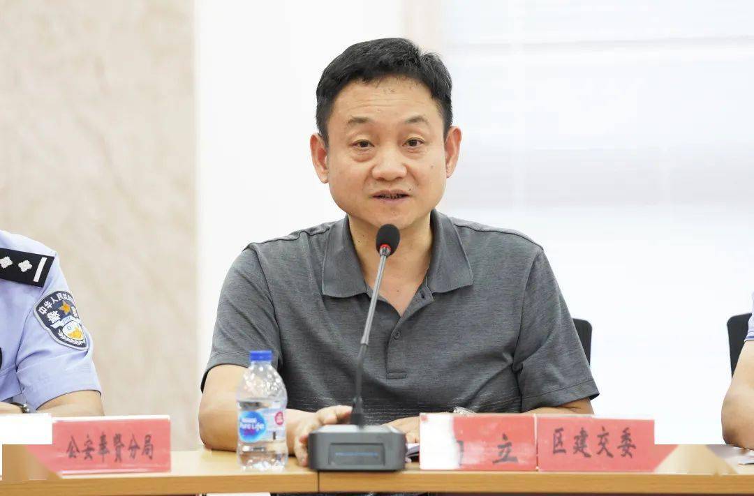 区绿化市容局绿化所所长毛建强就绿化管理条线作出回应,区绿化所会