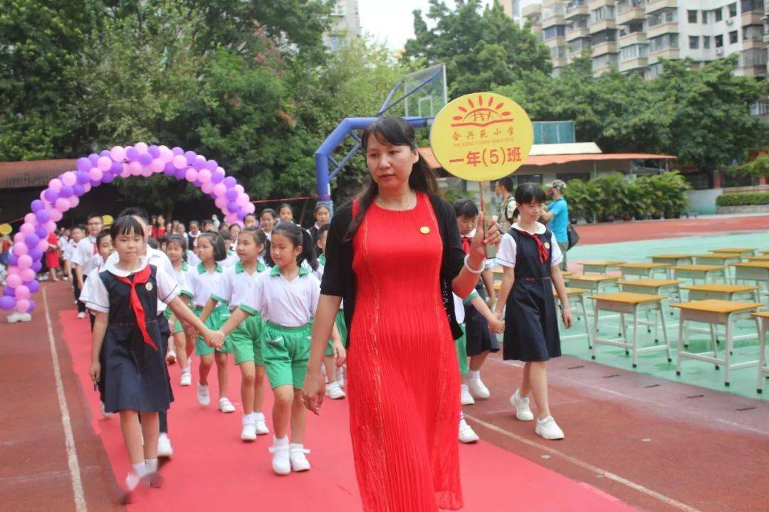 67我是小学生啦合兴苑小学举行新生开笔礼