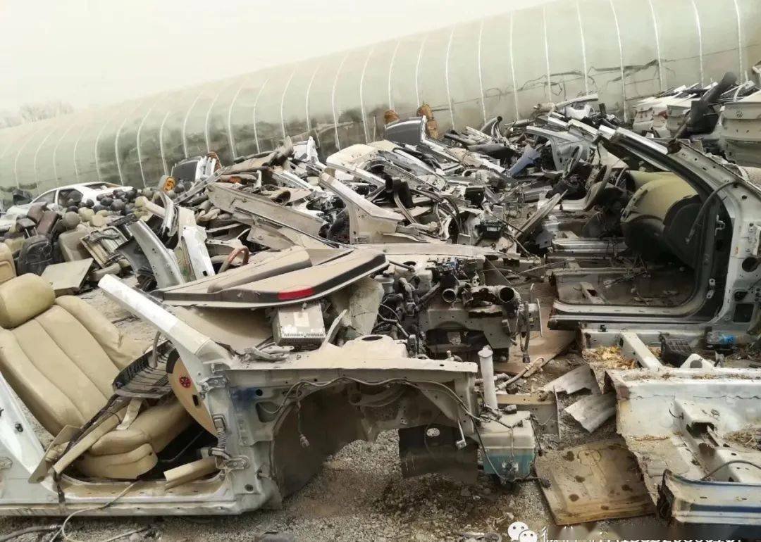 大批现代起亚残车拆车厂待拆出售