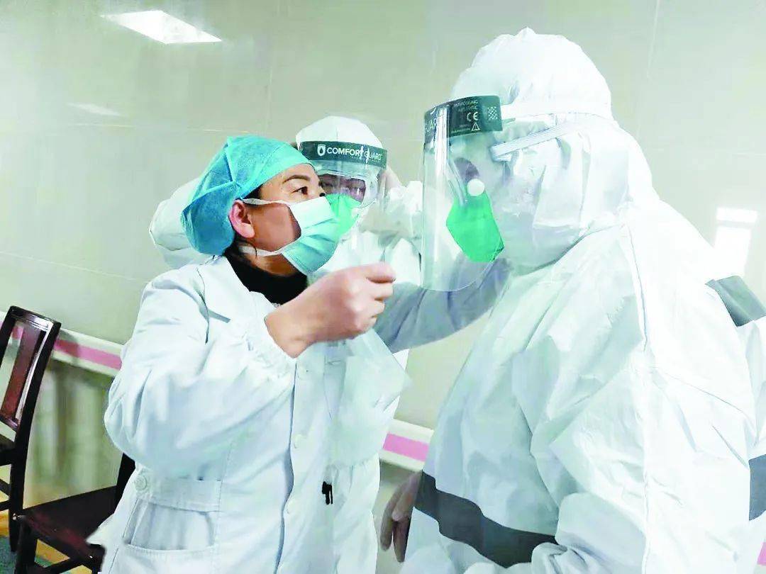 白衣执甲医者仁心记全国抗击新冠肺炎疫情先进个人李霞