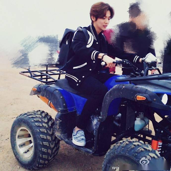 那些年鹿晗坐过的奇奇怪怪的车 全部都是通往幼儿园的车_车车