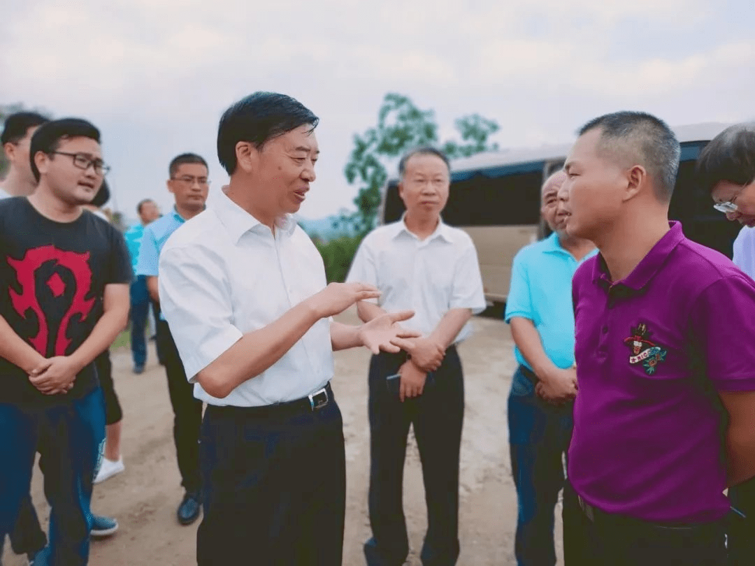 市人大常委会副主任周先苗赴黄督察水土保持一法一条例贯彻执行情况