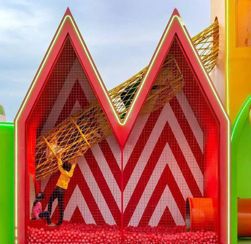 分享迪拜克里克港largescale游戏装置