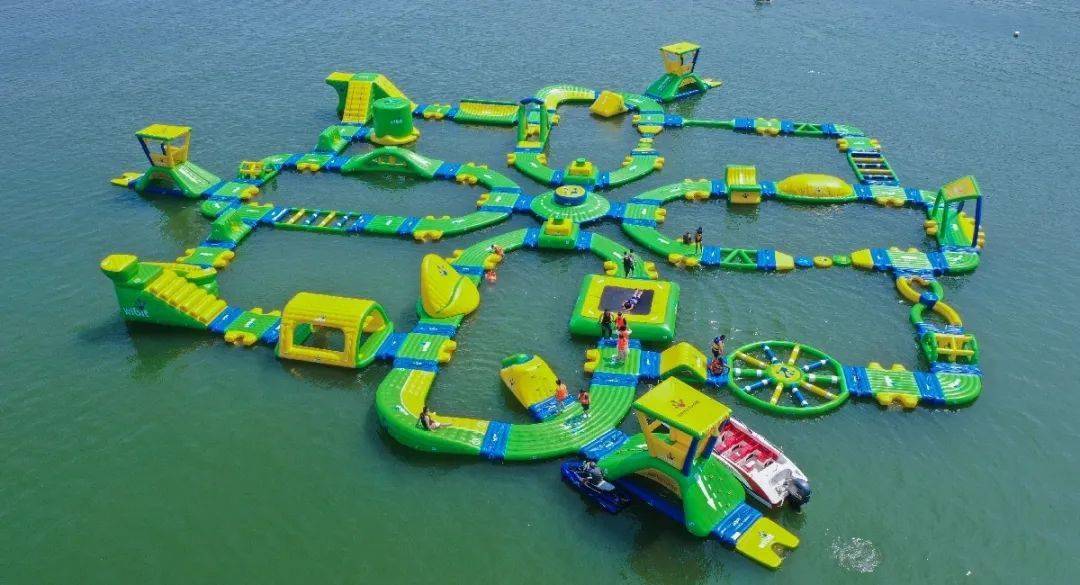 【网红打卡】连岛水上气模城 等你来挑战~_手机搜狐网