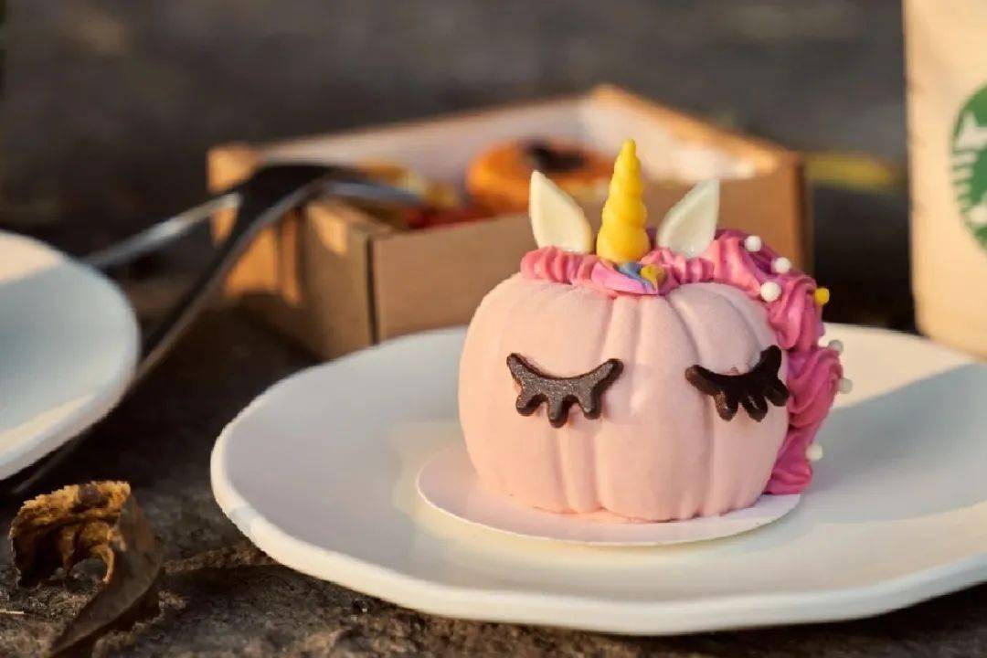 喜茶多肉瓜瓜冻,瑞幸冷萃厚乳拿铁,麦当劳黑椒牛肉堡.